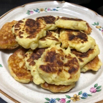 今日の夕飯に作ってみました。
今回はフライパンで焼いてみたのですが
今度は揚げてもチャレンジしたいと思います。